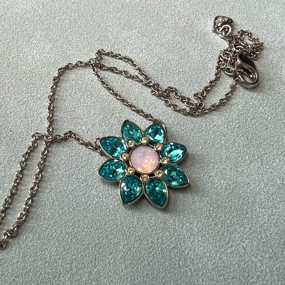 Swarovski Flower Necklace - Picture 1 of 4